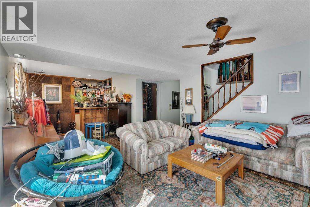 1003 Berkley Drive NW, Calgary, Alberta  T3K 1E3 - Photo 26 - A2301092