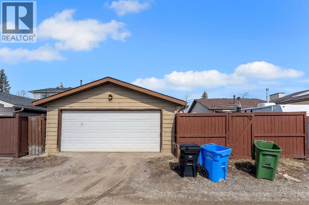 1003 Berkley Drive NW, Calgary, Alberta  T3K 1E3 - Photo 38 - A2301092