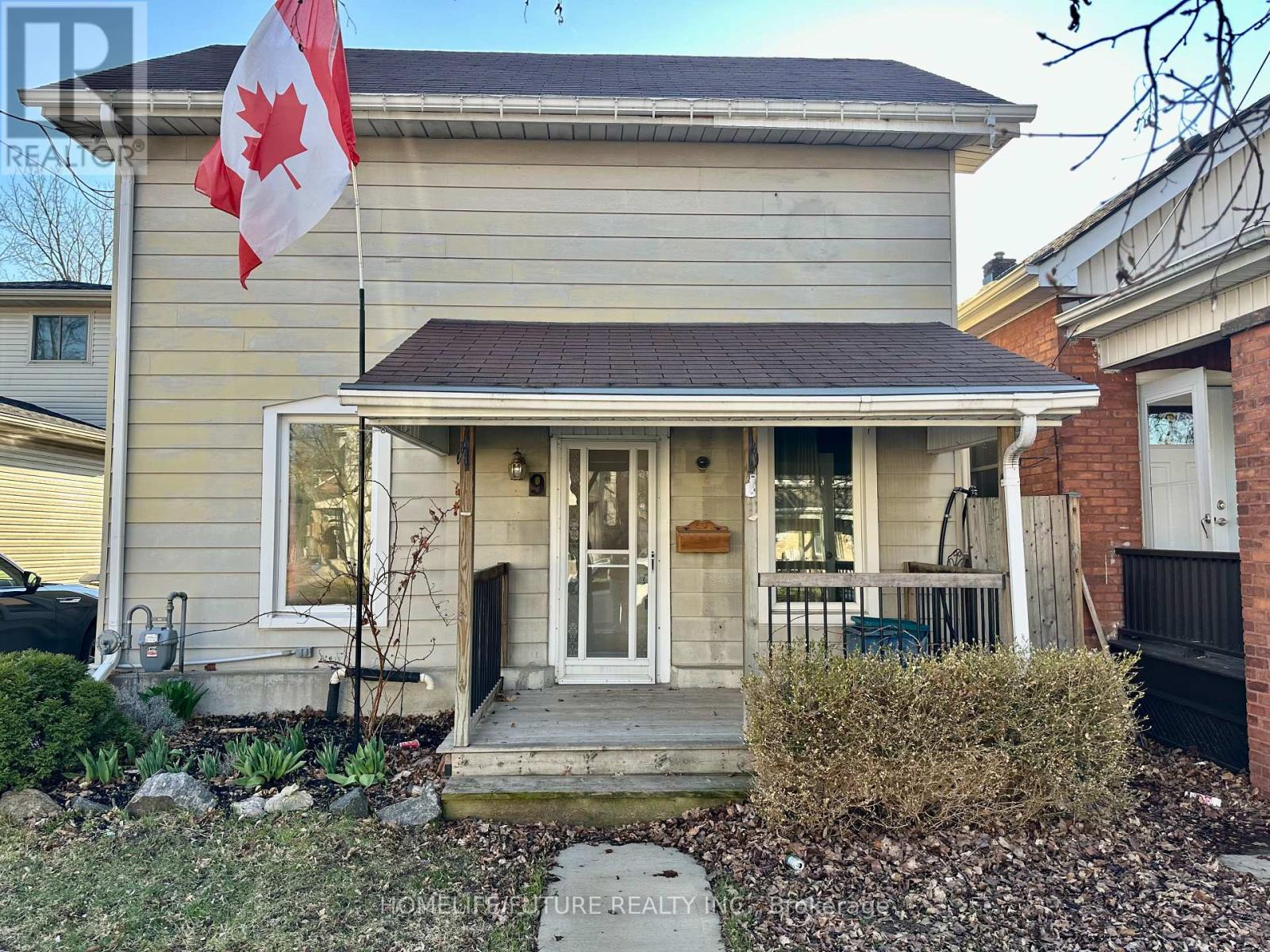 9 SUPERIOR STREET, Brantford, Ontario