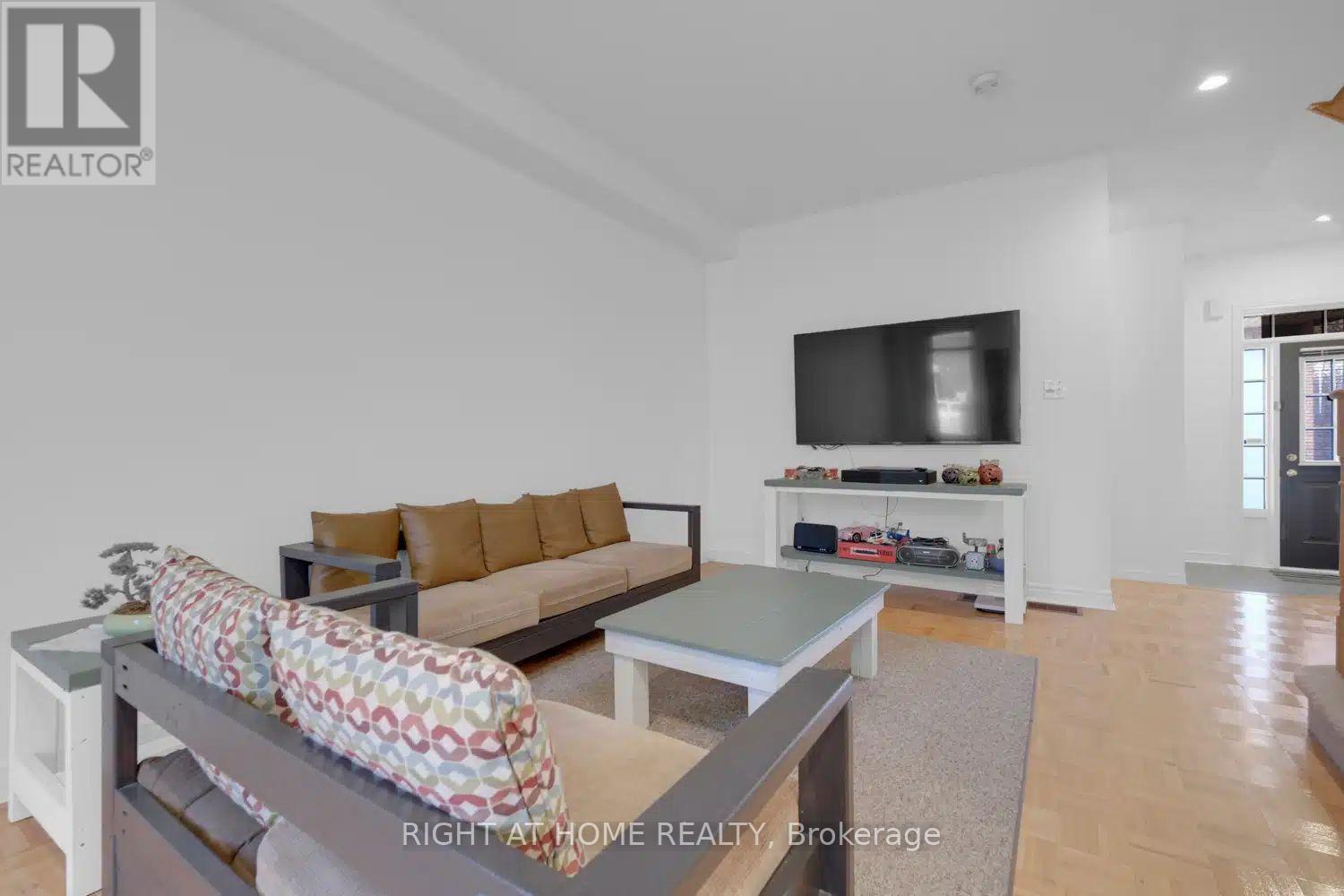 53 Silent Pond Crescent, Brampton, Ontario  L6V 4S9 - Photo 8 - W12996172