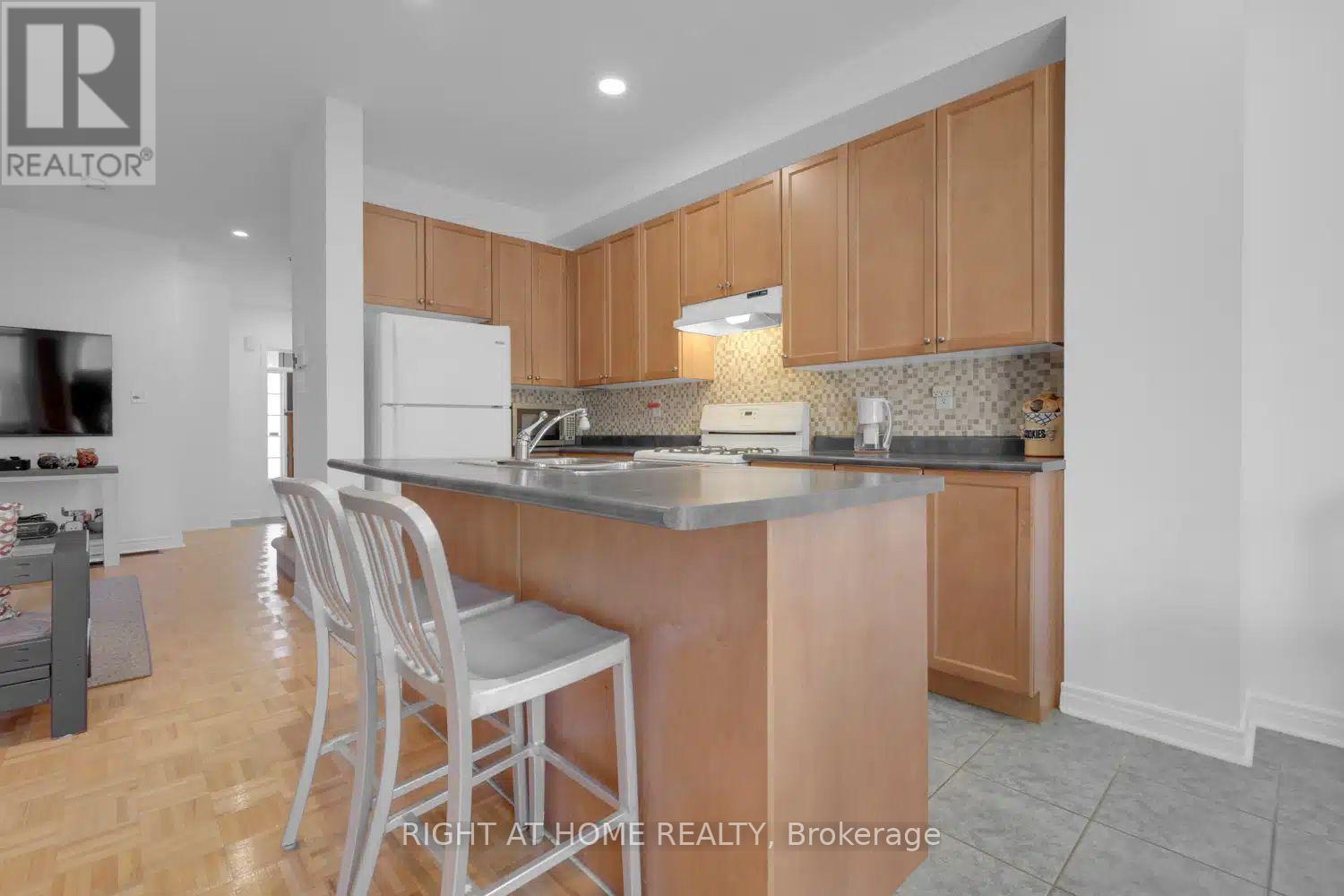 53 Silent Pond Crescent, Brampton, Ontario  L6V 4S9 - Photo 11 - W12996172