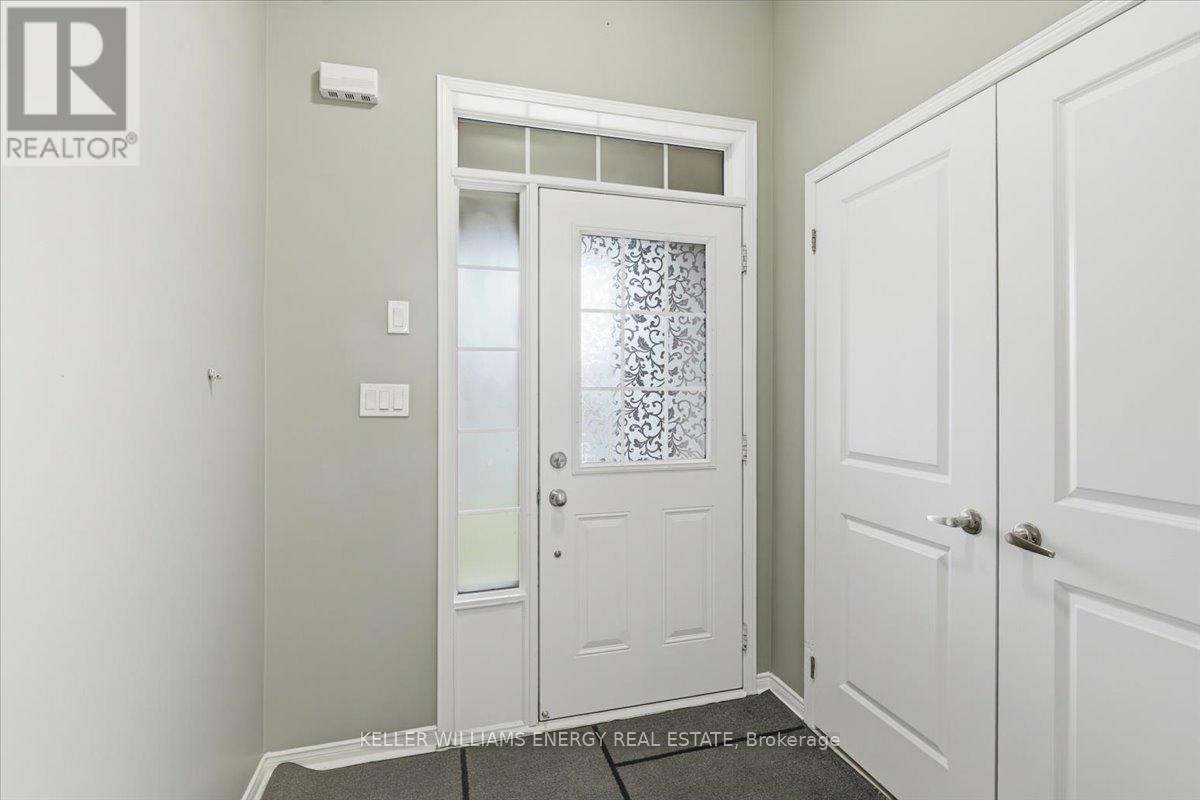 18 Rimrock Crescent, Whitby, Ontario  L1N 0E5 - Photo 4 - E12998934