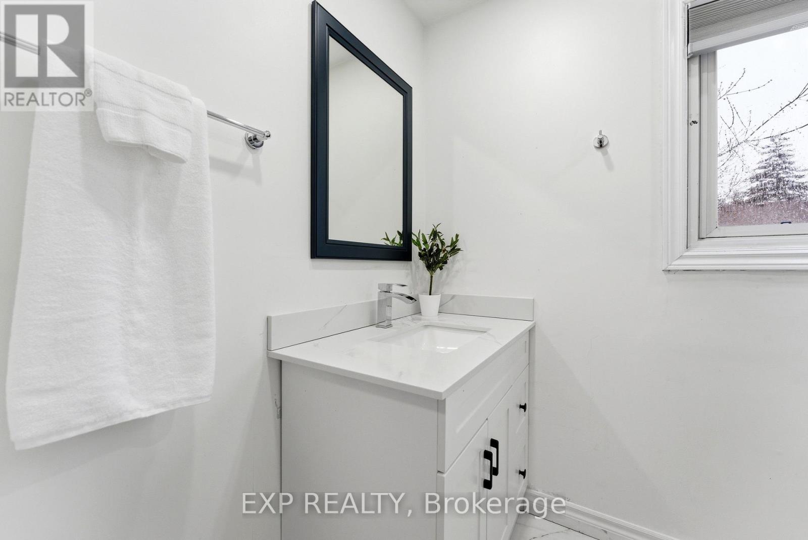 10 Plaza Square, Belleville, Ontario  K8N 4J3 - Photo 15 - X12998944