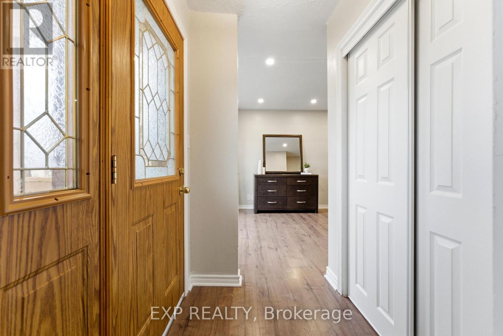 10 Plaza Square, Belleville, Ontario  K8N 4J3 - Photo 4 - X12998944