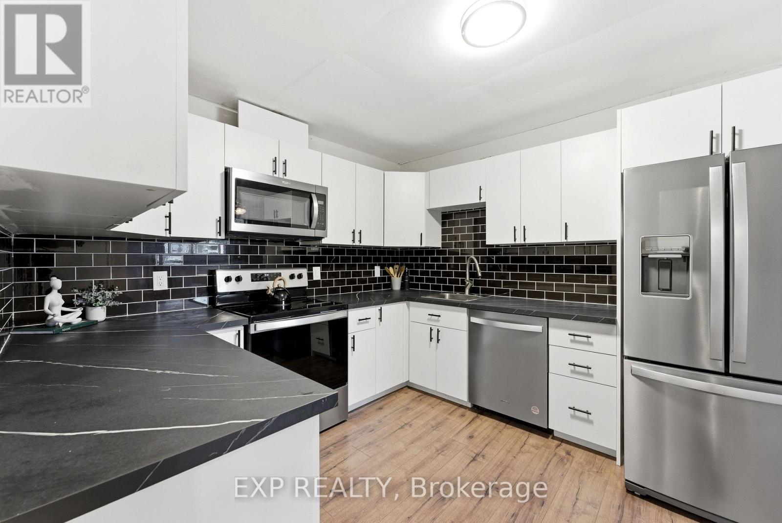 10 Plaza Square, Belleville, Ontario  K8N 4J3 - Photo 8 - X12998944