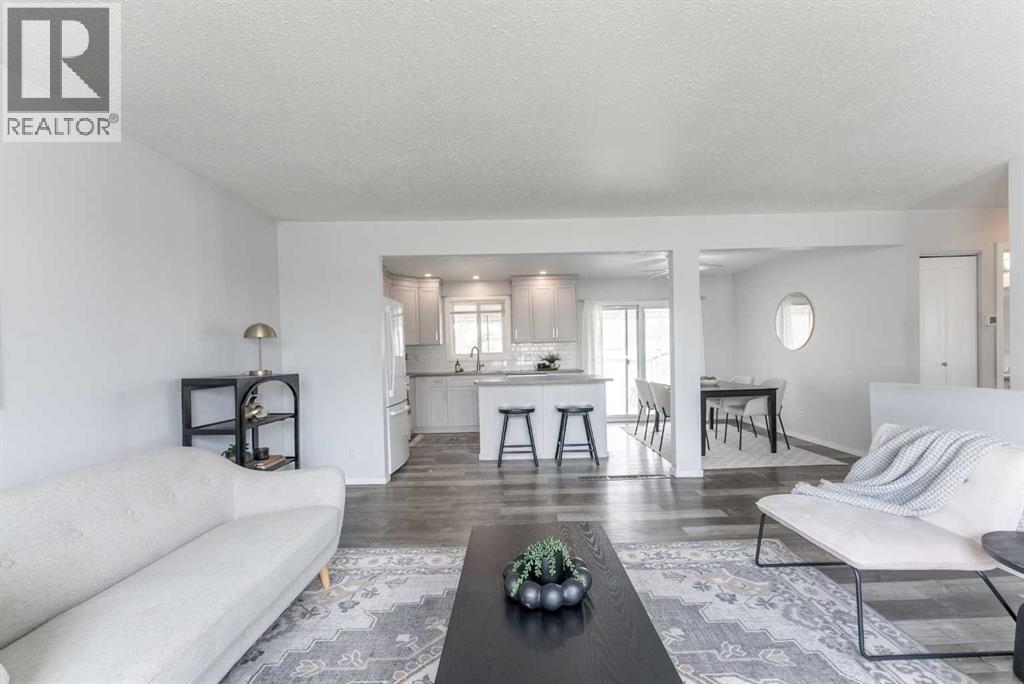 235 15 Street N, Lethbridge, Alberta  T1H 2X5 - Photo 3 - A2301622