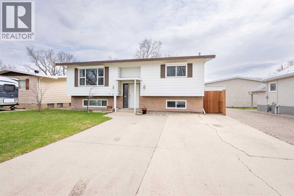 235 15 Street N, Lethbridge, Alberta  T1H 2X5 - Photo 2 - A2301622