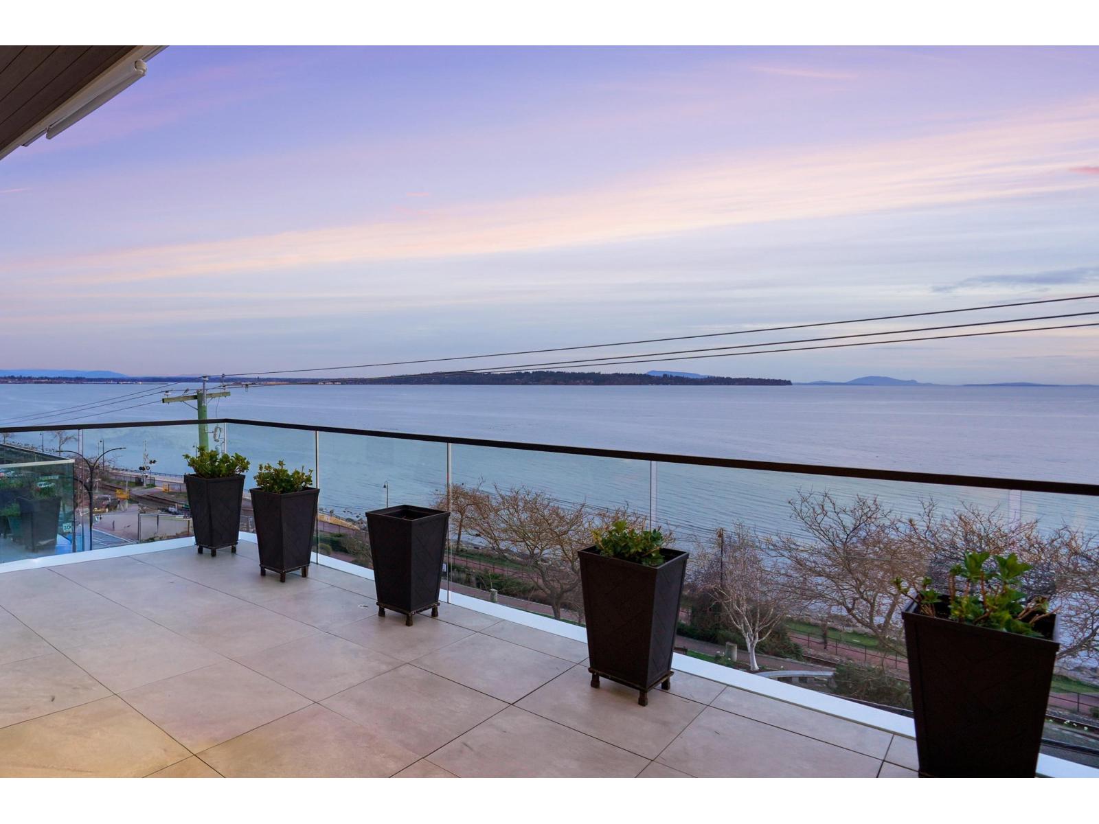 15377 Marine Drive, White Rock, British Columbia  V4B 1C8 - Photo 3 - R3111540