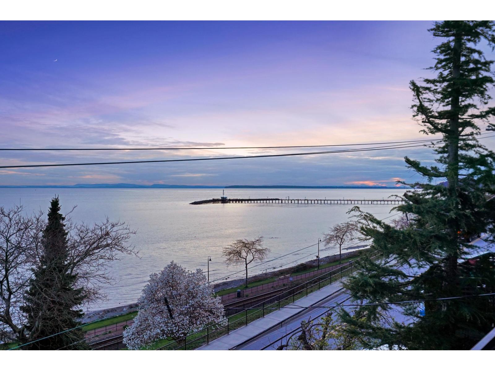 15377 Marine Drive, White Rock, British Columbia  V4B 1C8 - Photo 2 - R3111540