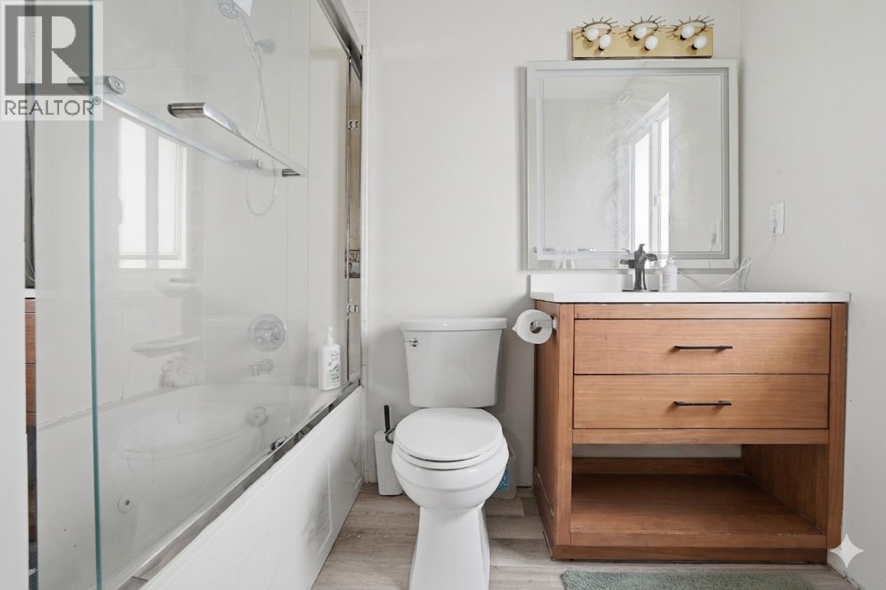 716 Crane Place, New Westminster, British Columbia V3M 6P5 - Photo 11 - R3111481