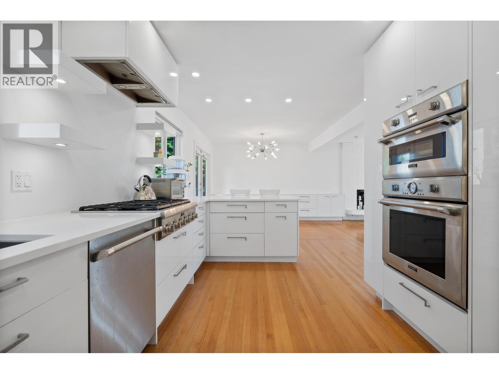 2039 Compton Court, Coquitlam, British Columbia  V3J 2K9 - Photo 5 - R3111225