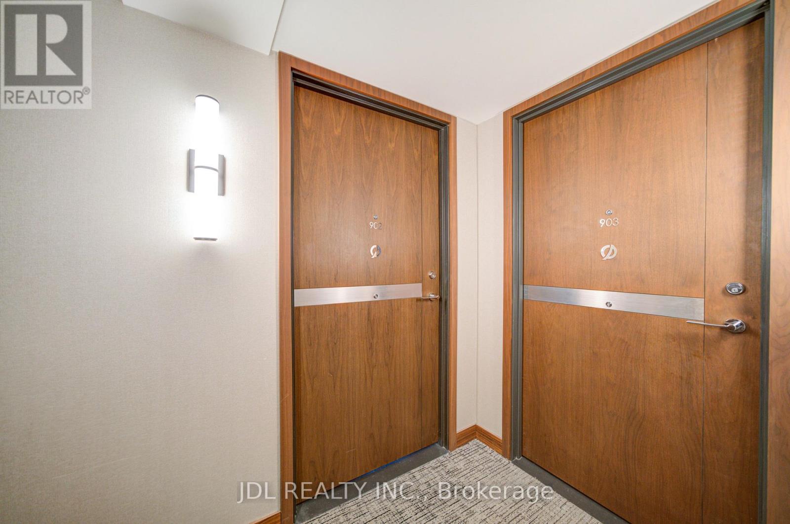 902 - 17 Bathurst Street, Toronto, Ontario M5V 0N1 - Photo 2 - C12998174