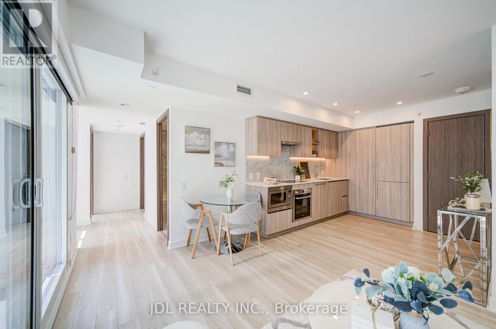 902 - 17 Bathurst Street, Toronto, Ontario M5V 0N1 - Photo 5 - C12998174