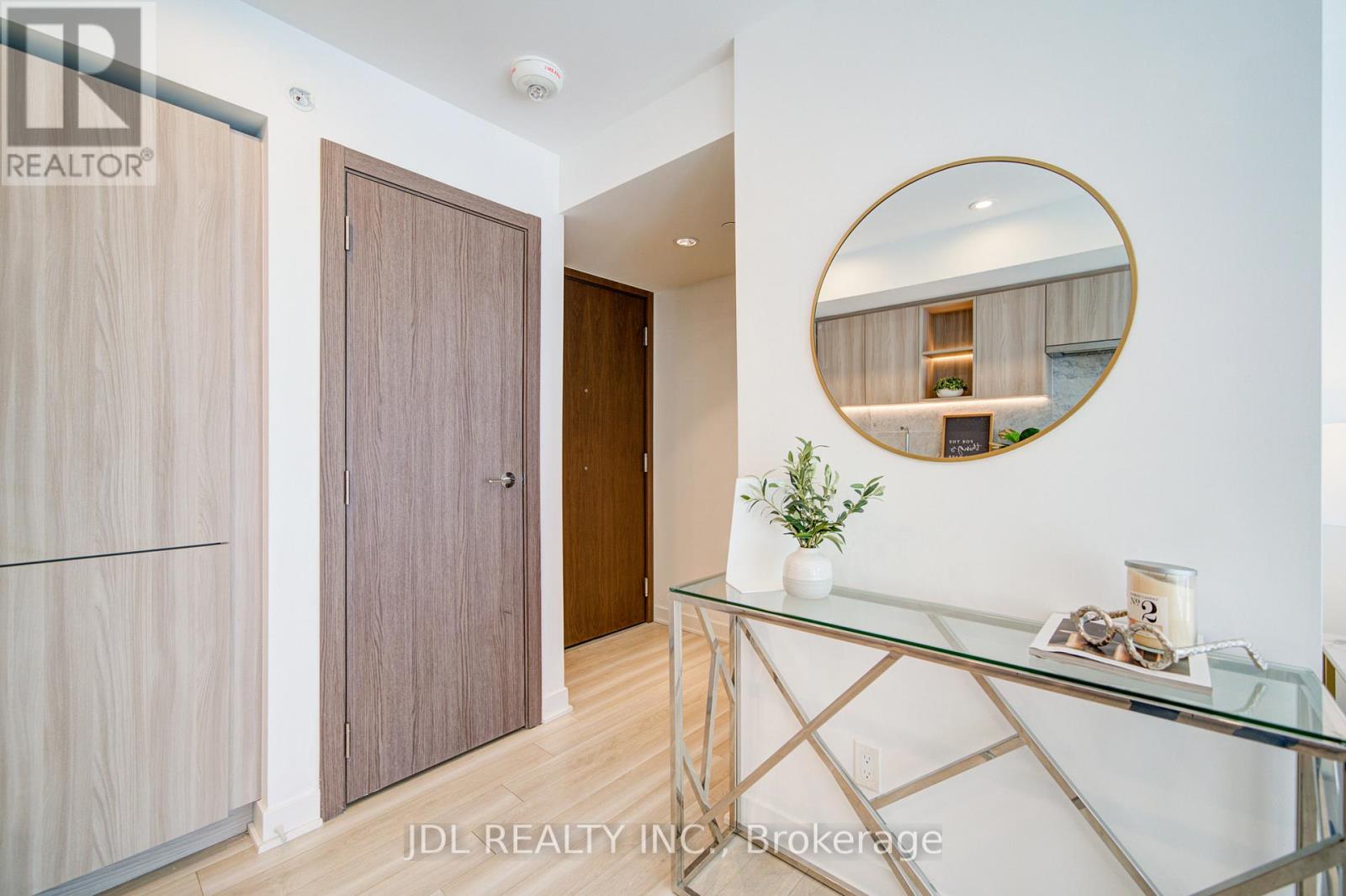 902 - 17 Bathurst Street, Toronto, Ontario M5V 0N1 - Photo 3 - C12998174