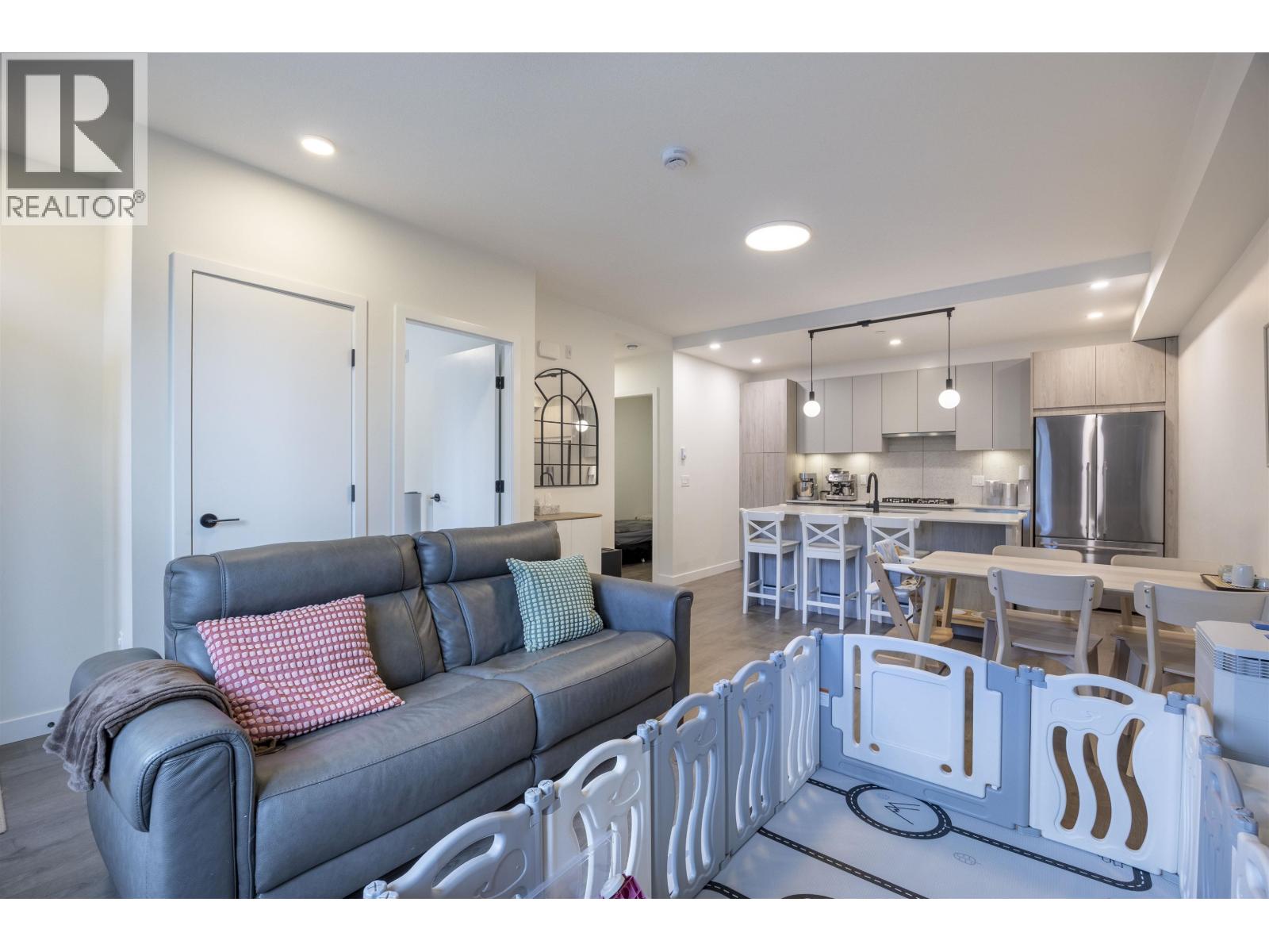 115 715 Ducklow Street, Coquitlam, British Columbia  V3J 0P7 - Photo 4 - R3111547