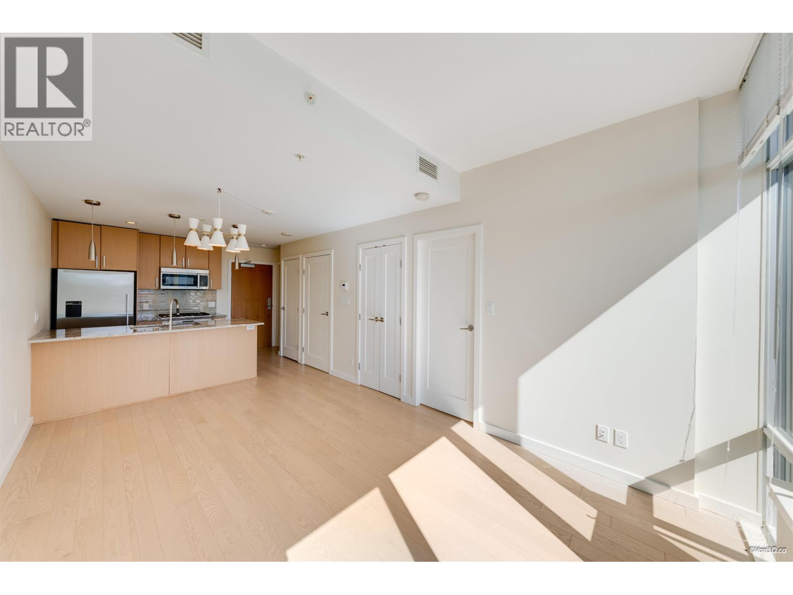 1002 88 W 1st Avenue, Vancouver, British Columbia  V5Y 0K2 - Photo 3 - R3111282