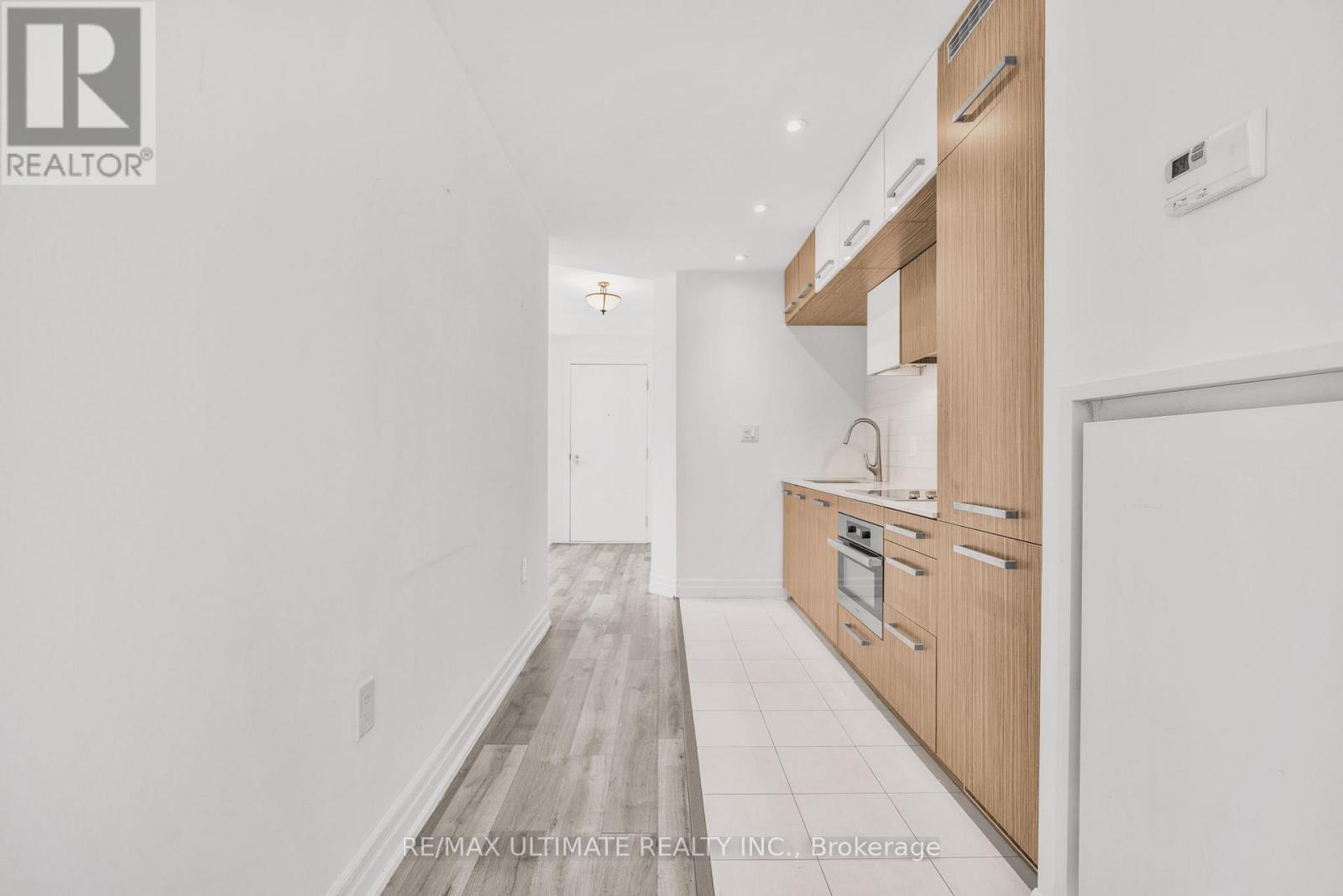 506 - 8 The Esplanade Street, Toronto, Ontario  M5E 0A6 - Photo 4 - C12998908