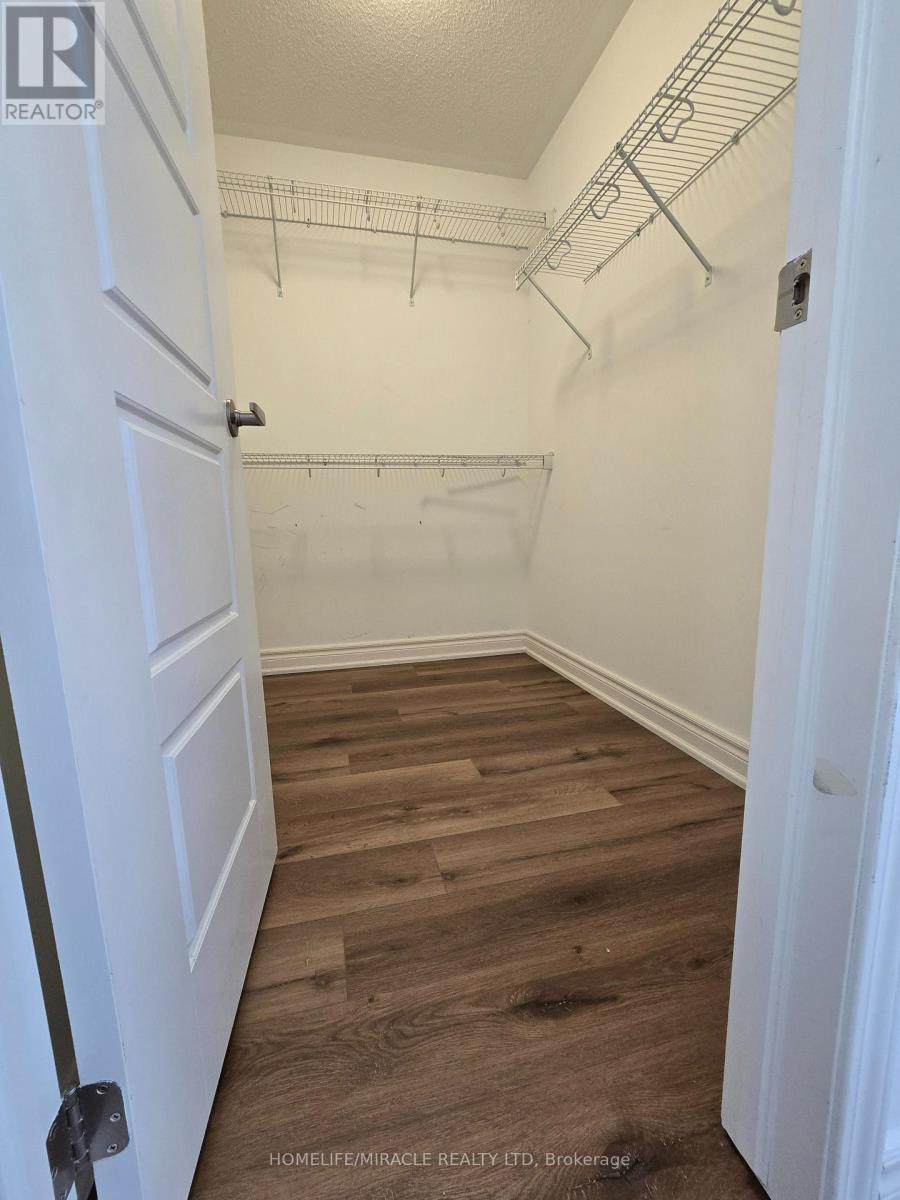 954 Chestnut Heights, Milton, Ontario L9E 1P8 - Photo 14 - W12992058