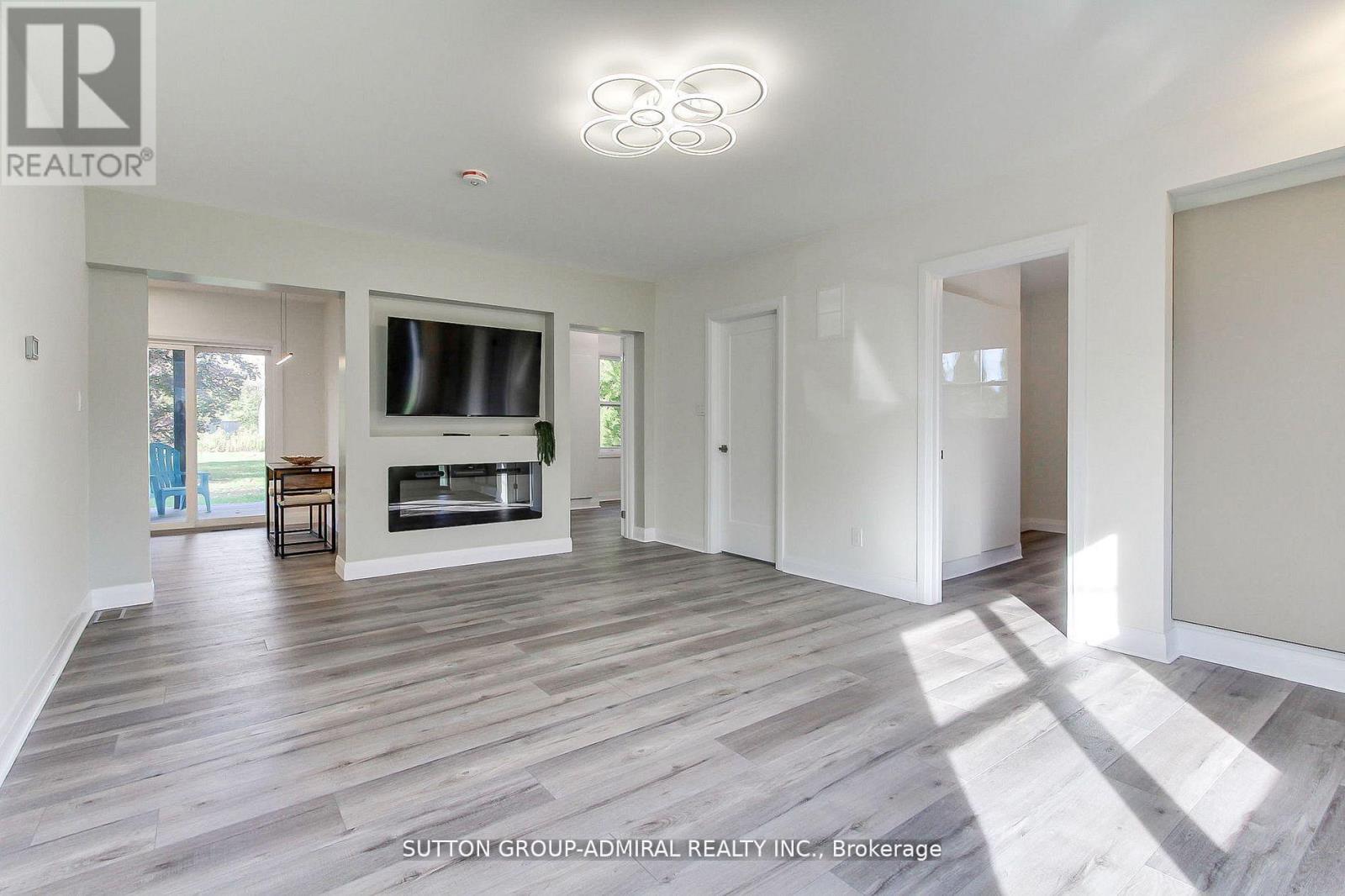 836 Montsell Avenue, Georgina, Ontario  L0E 1S0 - Photo 11 - N12998896