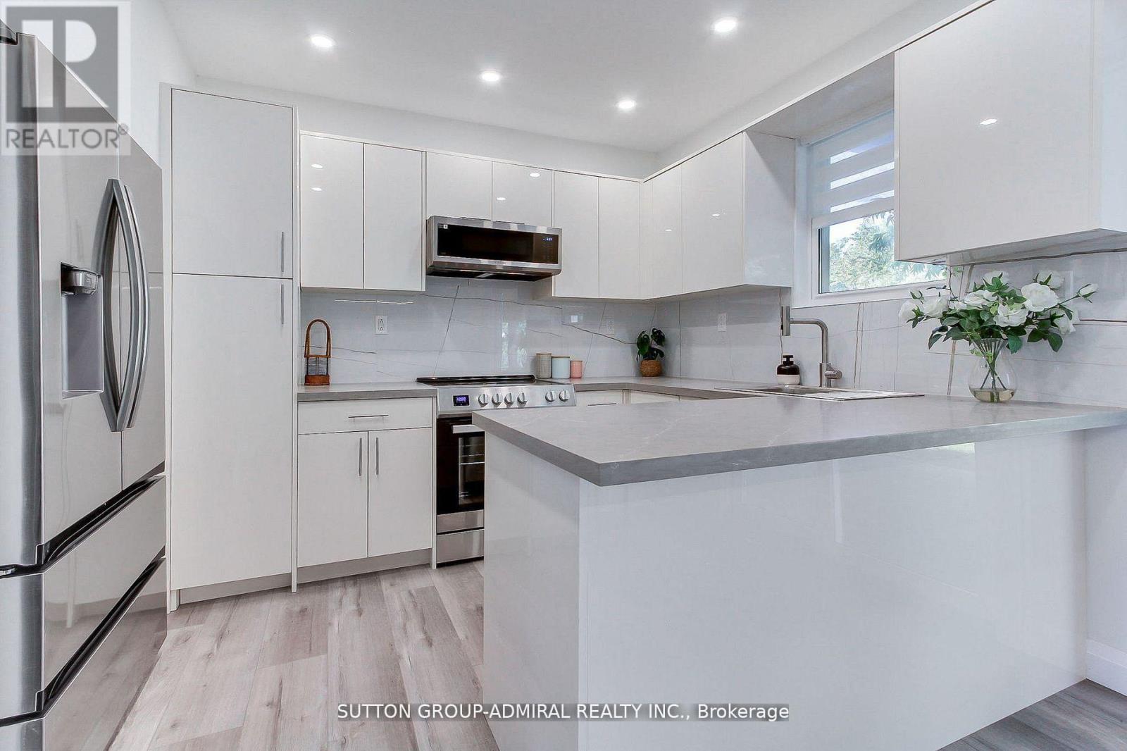 836 Montsell Avenue, Georgina, Ontario  L0E 1S0 - Photo 13 - N12998896