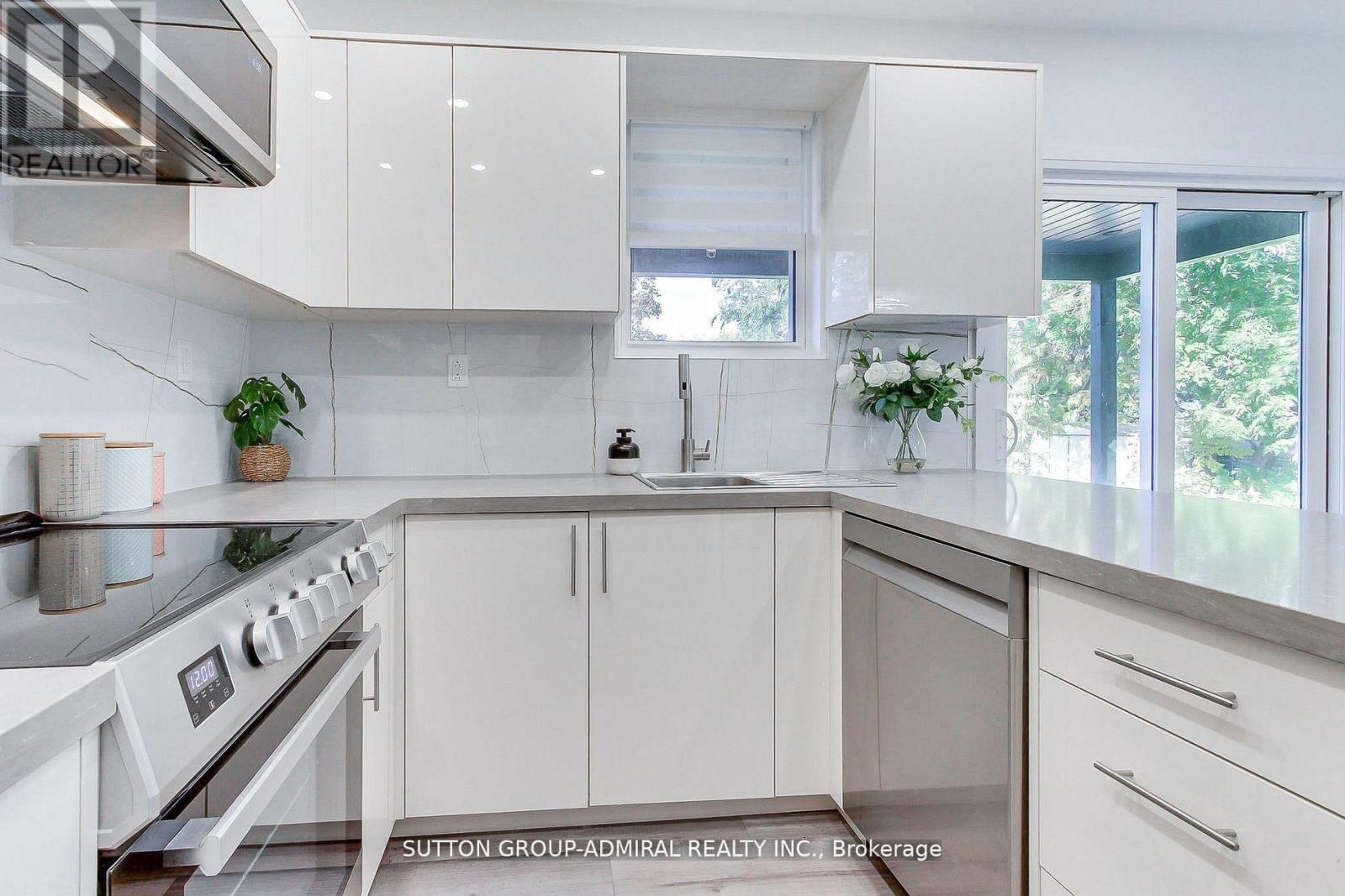 836 Montsell Avenue, Georgina, Ontario  L0E 1S0 - Photo 16 - N12998896