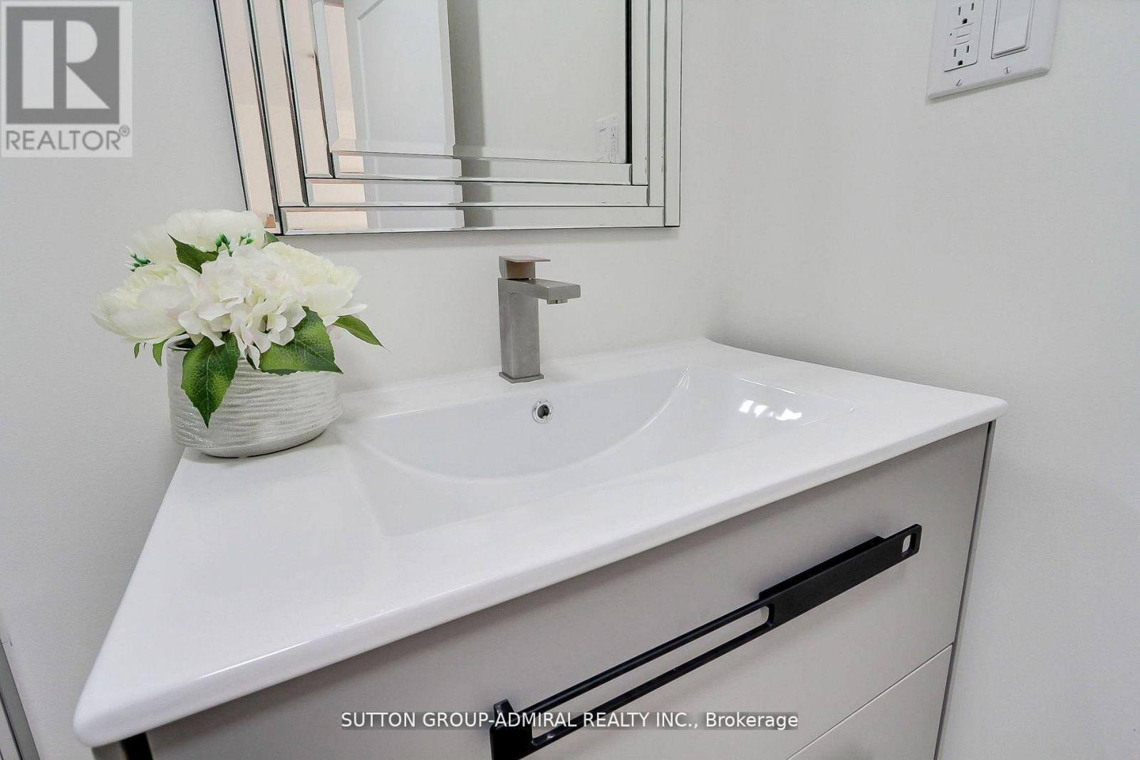 836 Montsell Avenue, Georgina, Ontario  L0E 1S0 - Photo 34 - N12998896