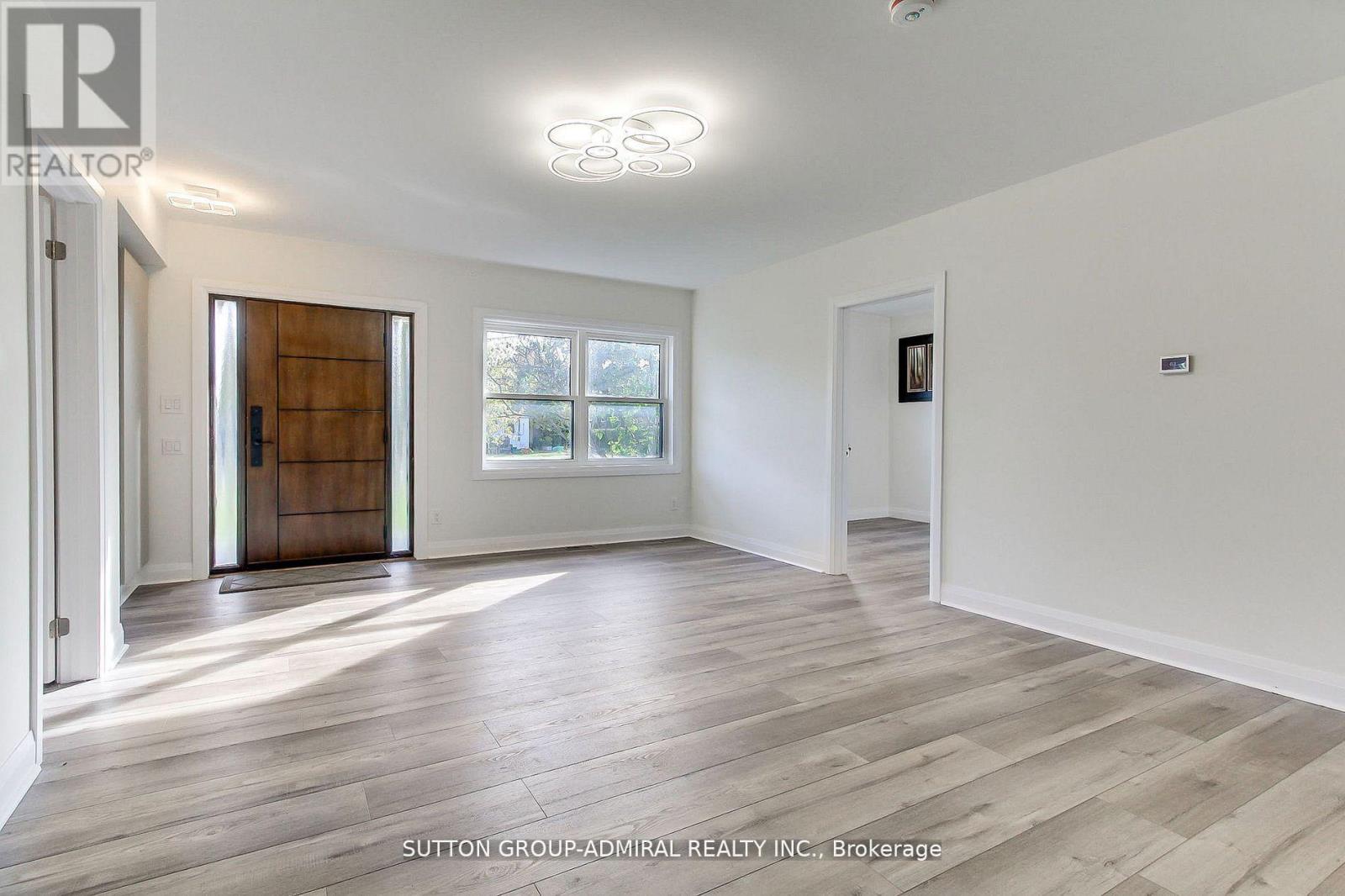 836 Montsell Avenue, Georgina, Ontario  L0E 1S0 - Photo 9 - N12998896