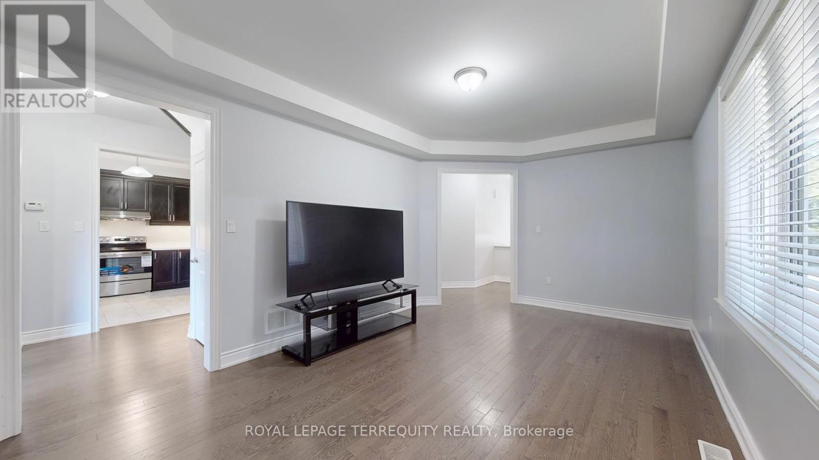 28 Richmond Park Drive, Georgina, Ontario  L4P 0H2 - Photo 11 - N12998960