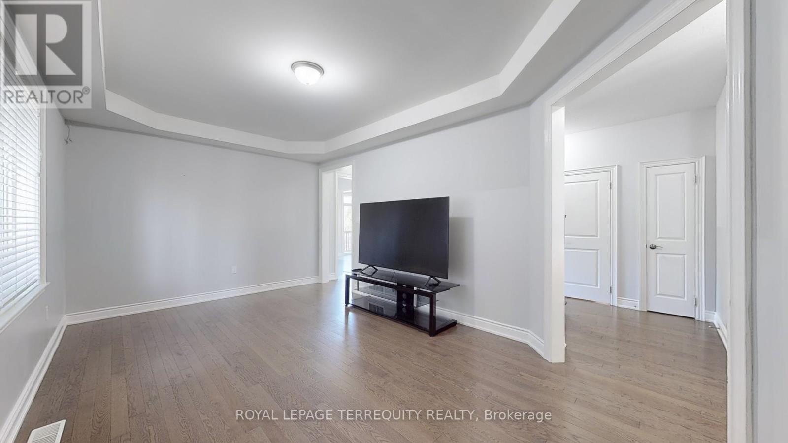 28 Richmond Park Drive, Georgina, Ontario  L4P 0H2 - Photo 12 - N12998960