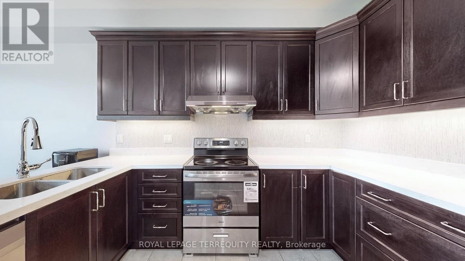 28 Richmond Park Drive, Georgina, Ontario  L4P 0H2 - Photo 13 - N12998960