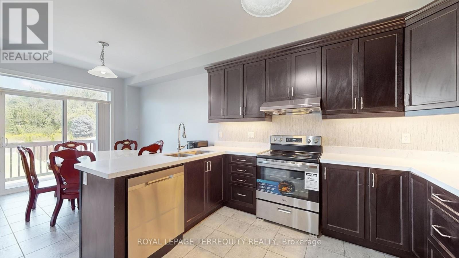 28 Richmond Park Drive, Georgina, Ontario  L4P 0H2 - Photo 14 - N12998960