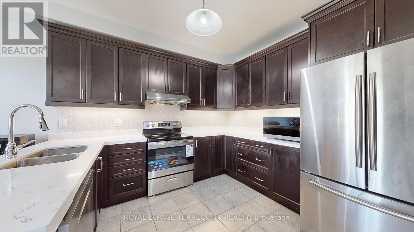 28 Richmond Park Drive, Georgina, Ontario  L4P 0H2 - Photo 15 - N12998960