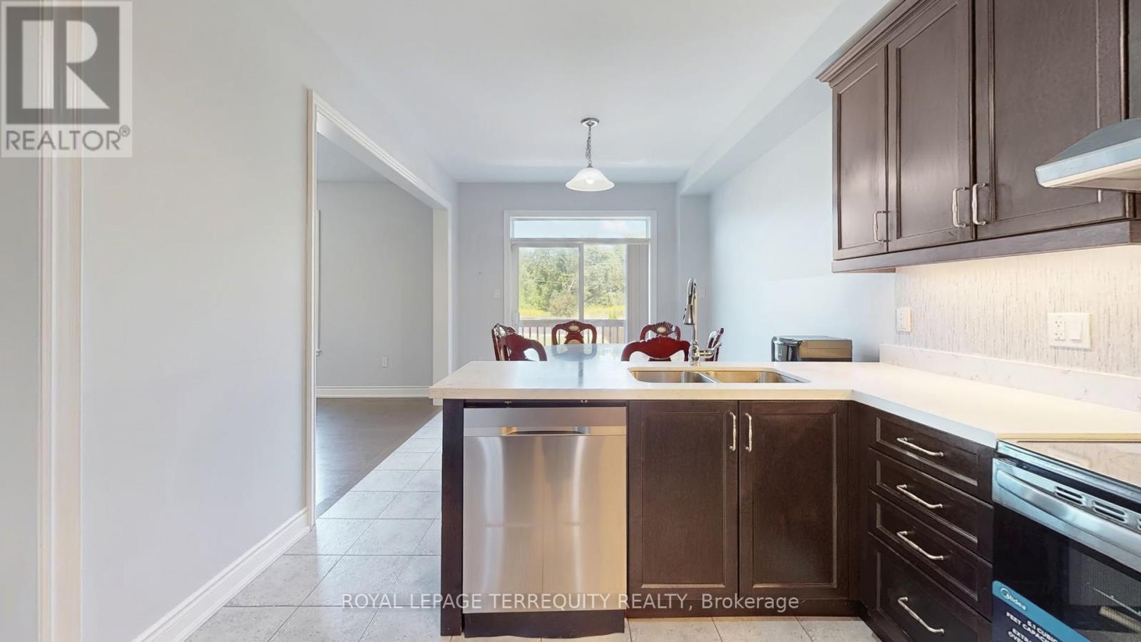 28 Richmond Park Drive, Georgina, Ontario  L4P 0H2 - Photo 16 - N12998960