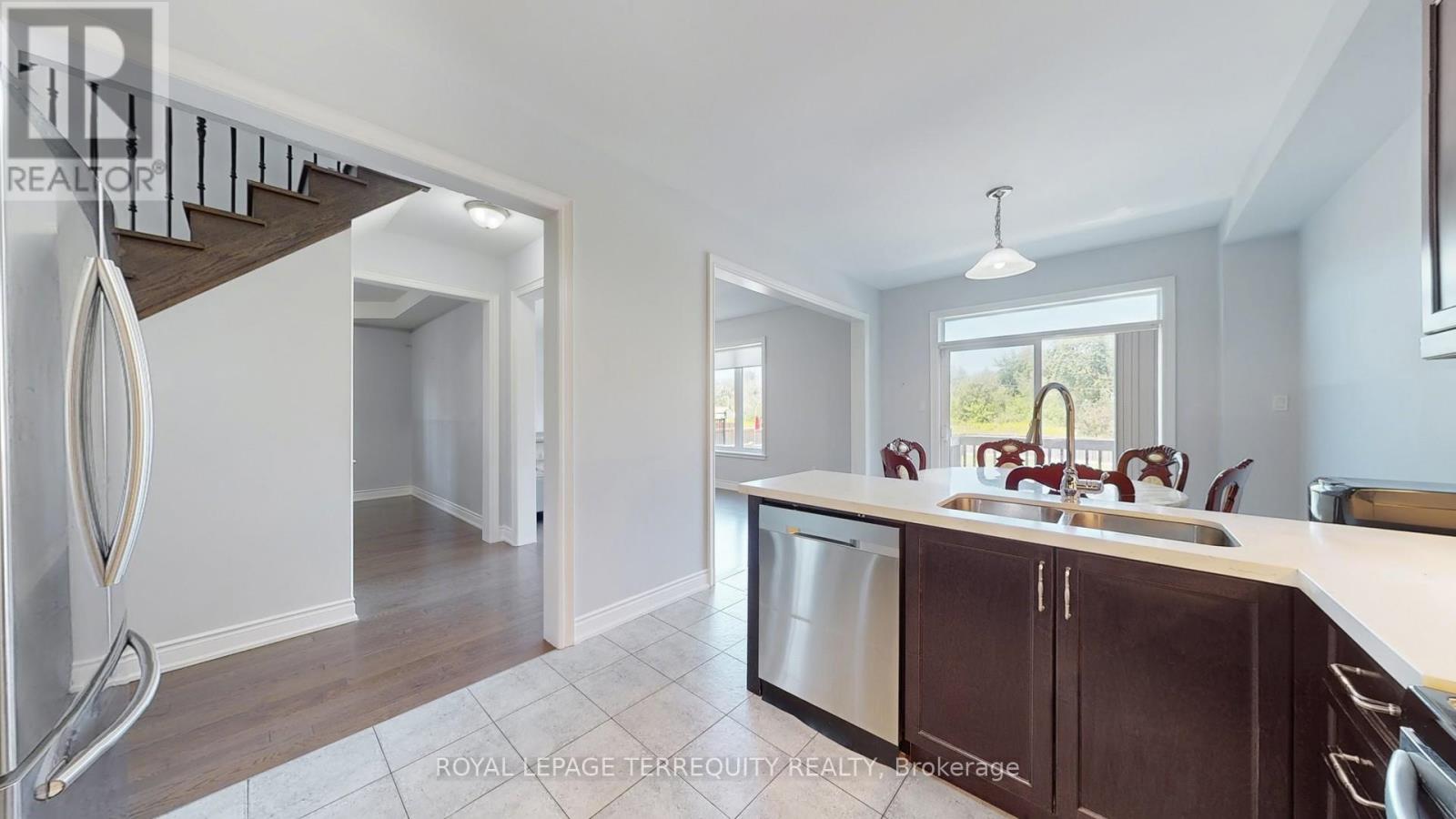 28 Richmond Park Drive, Georgina, Ontario  L4P 0H2 - Photo 17 - N12998960