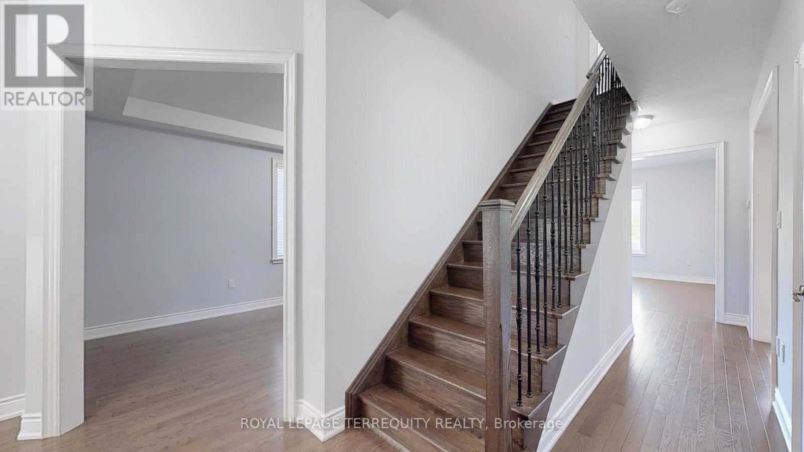 28 Richmond Park Drive, Georgina, Ontario  L4P 0H2 - Photo 23 - N12998960