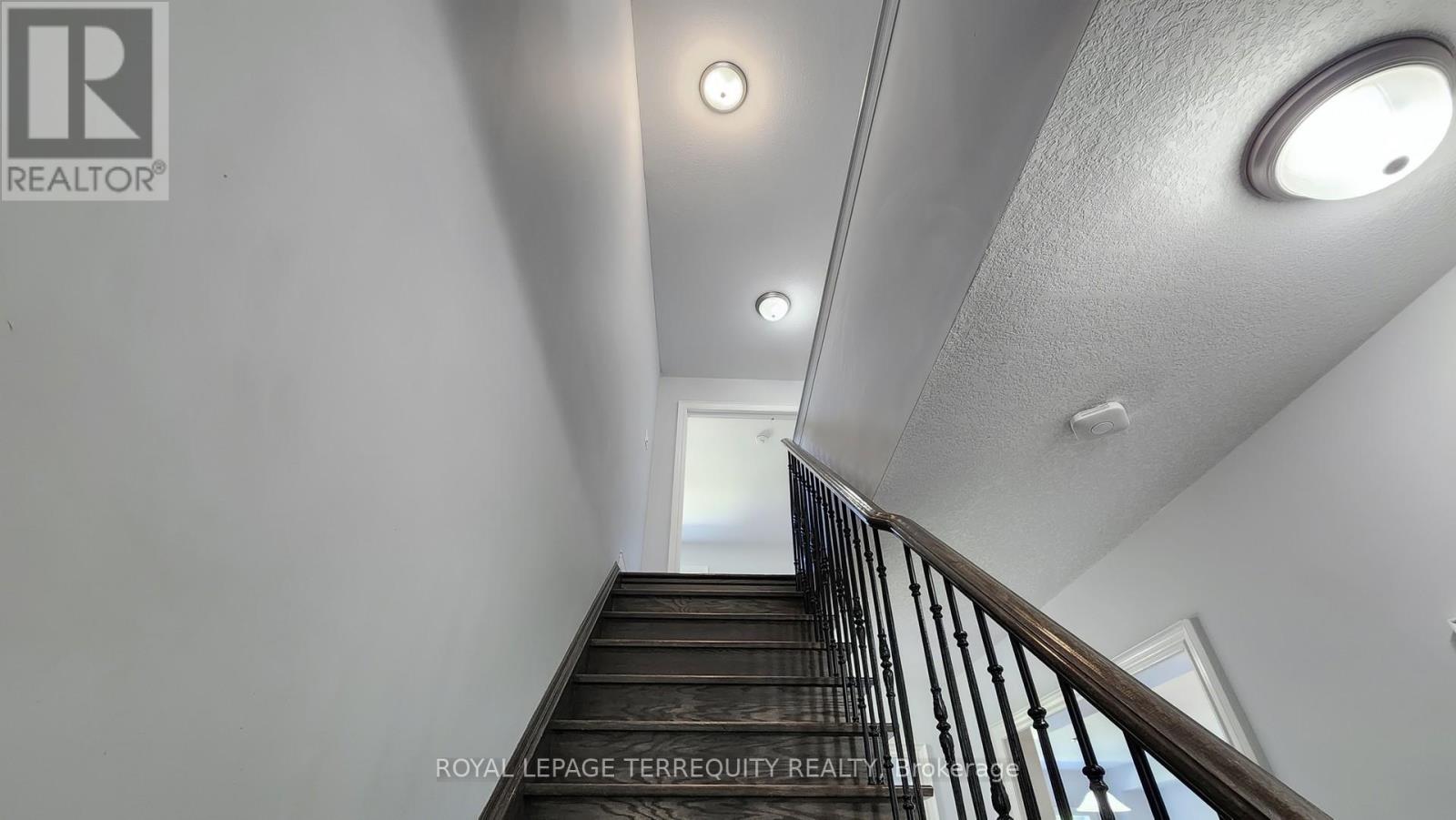 28 Richmond Park Drive, Georgina, Ontario  L4P 0H2 - Photo 24 - N12998960