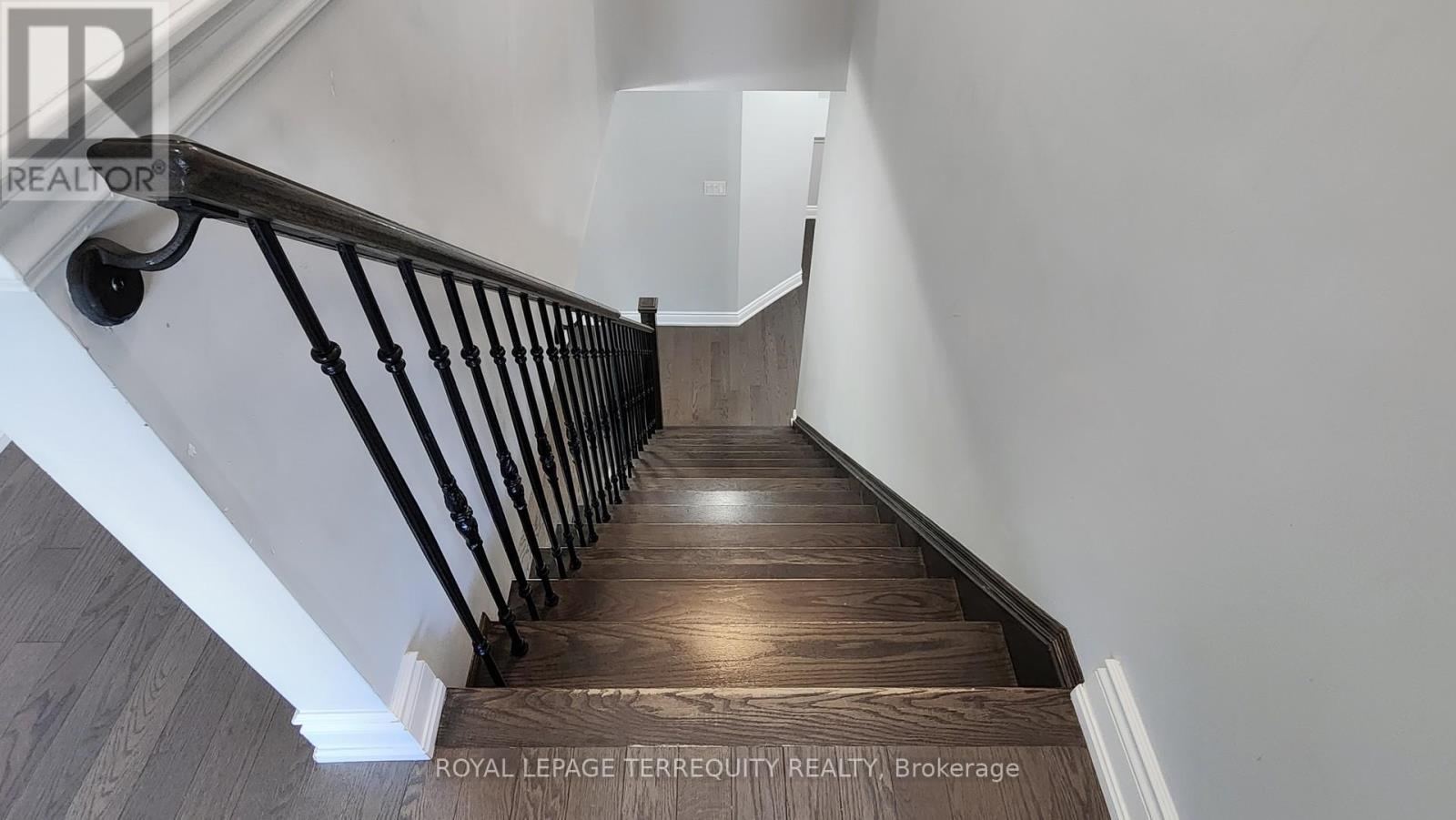 28 Richmond Park Drive, Georgina, Ontario  L4P 0H2 - Photo 25 - N12998960