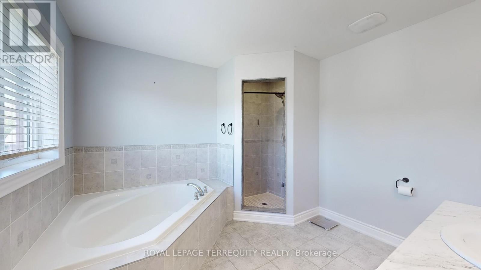 28 Richmond Park Drive, Georgina, Ontario  L4P 0H2 - Photo 32 - N12998960