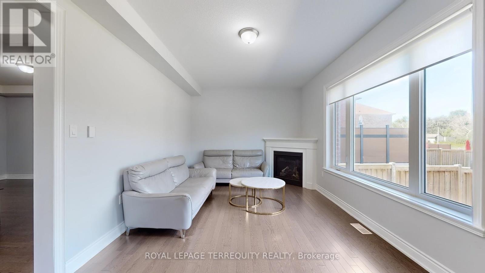 28 Richmond Park Drive, Georgina, Ontario  L4P 0H2 - Photo 7 - N12998960