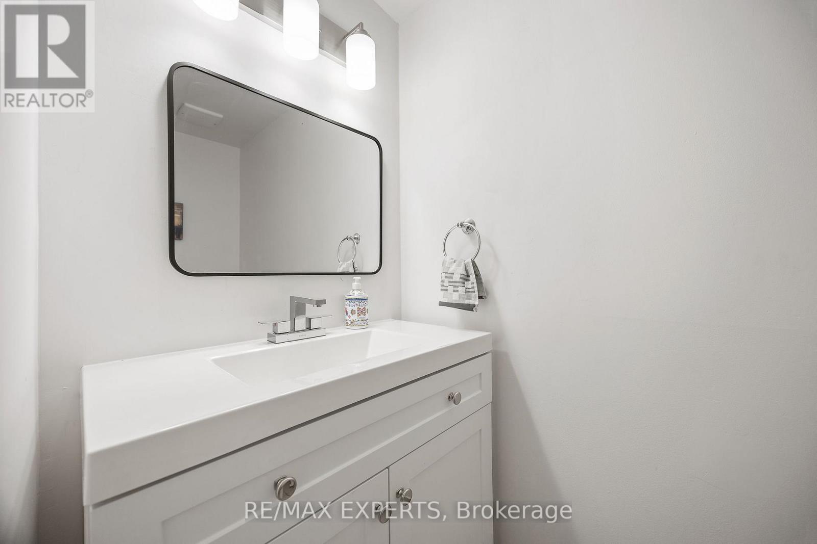 242 Milestone Crescent, Aurora, Ontario  L4G 3M2 - Photo 6 - N12998982