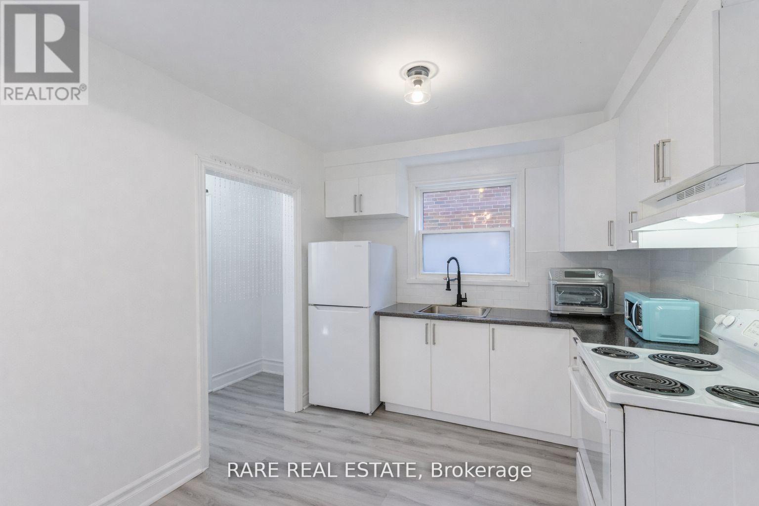 2 - 352 Hopewell Avenue, Toronto, Ontario  M6E 2S2 - Photo 6 - W12998928