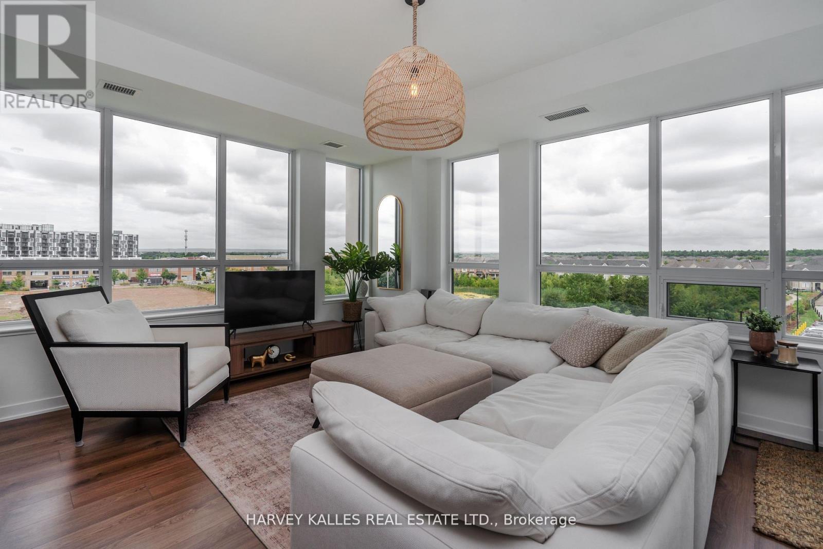 432 - 405 Dundas Street W, Oakville, Ontario  L6M 5P9 - Photo 3 - W12998936