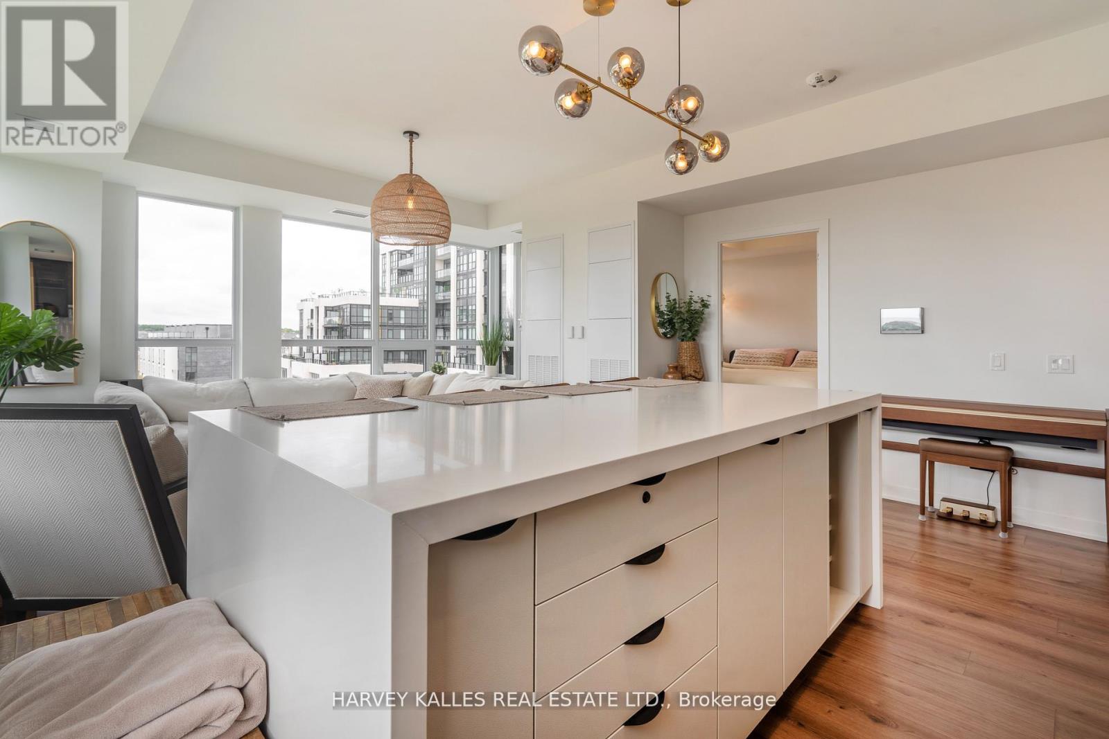 432 - 405 Dundas Street W, Oakville, Ontario  L6M 5P9 - Photo 4 - W12998936