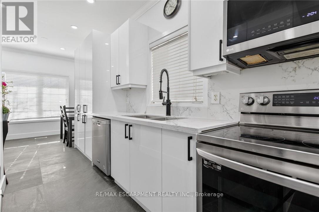 33 Panorama Way, Hamilton, Ontario  L8E 6C6 - Photo 16 - X12998892