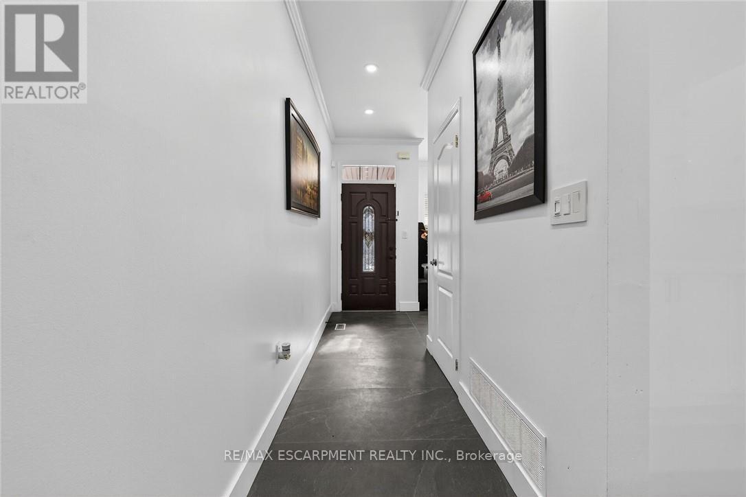 33 Panorama Way, Hamilton, Ontario  L8E 6C6 - Photo 6 - X12998892