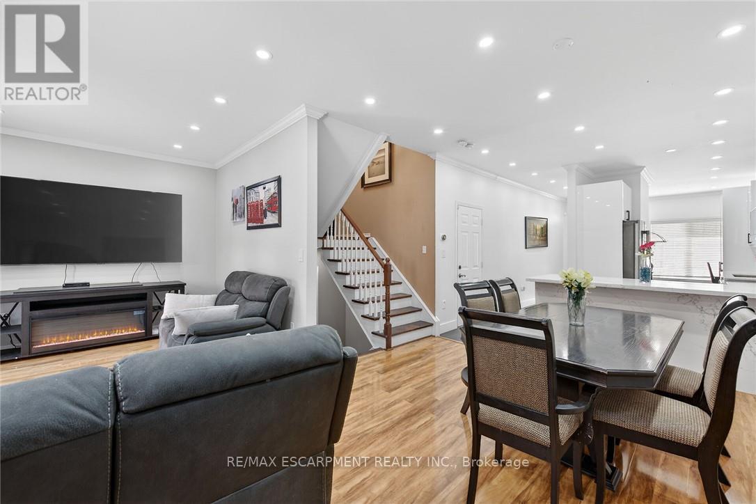 33 Panorama Way, Hamilton, Ontario  L8E 6C6 - Photo 9 - X12998892