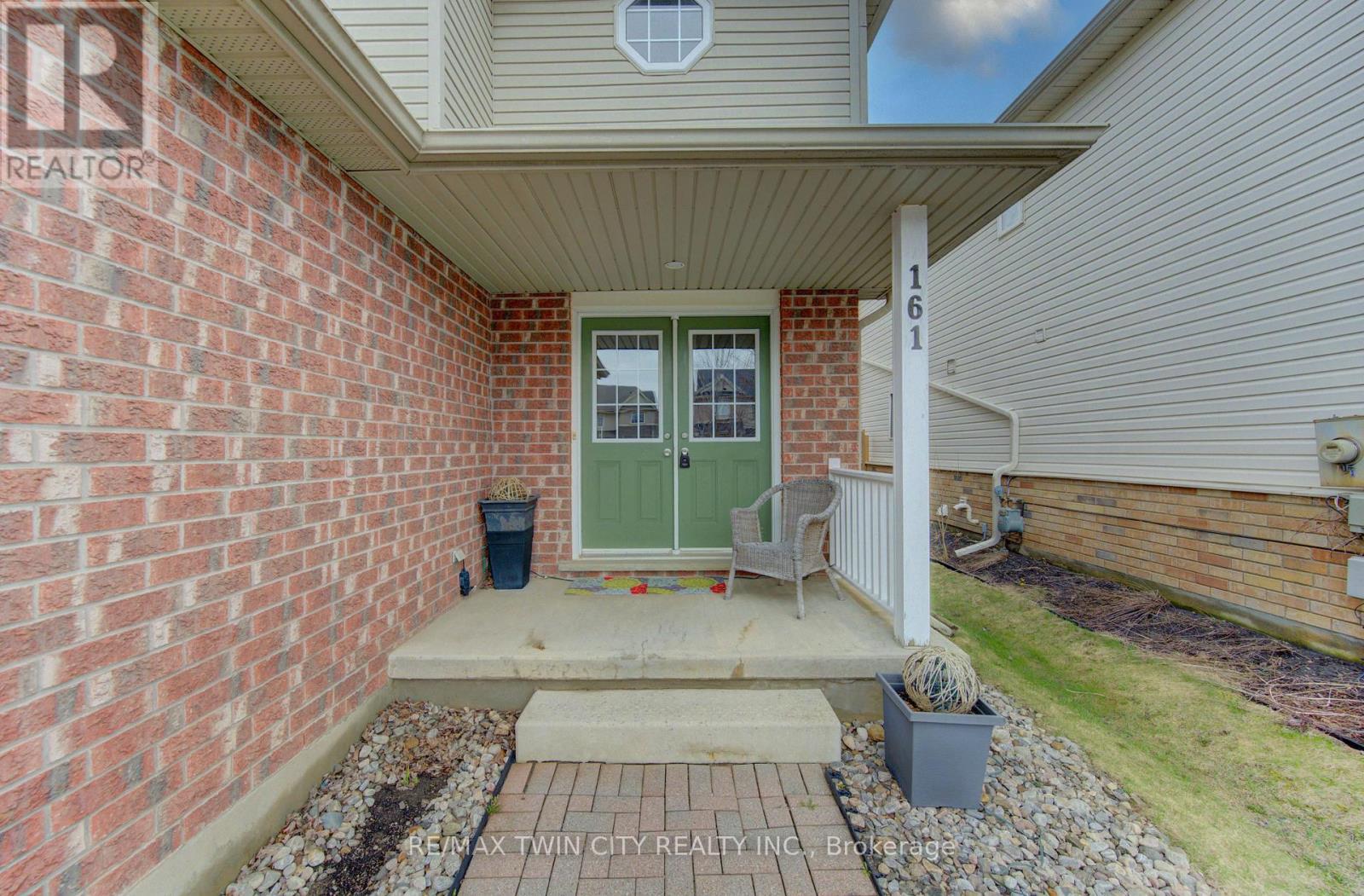 161 Windflower Drive S, Kitchener, Ontario  N2E 3S9 - Photo 4 - X12998930