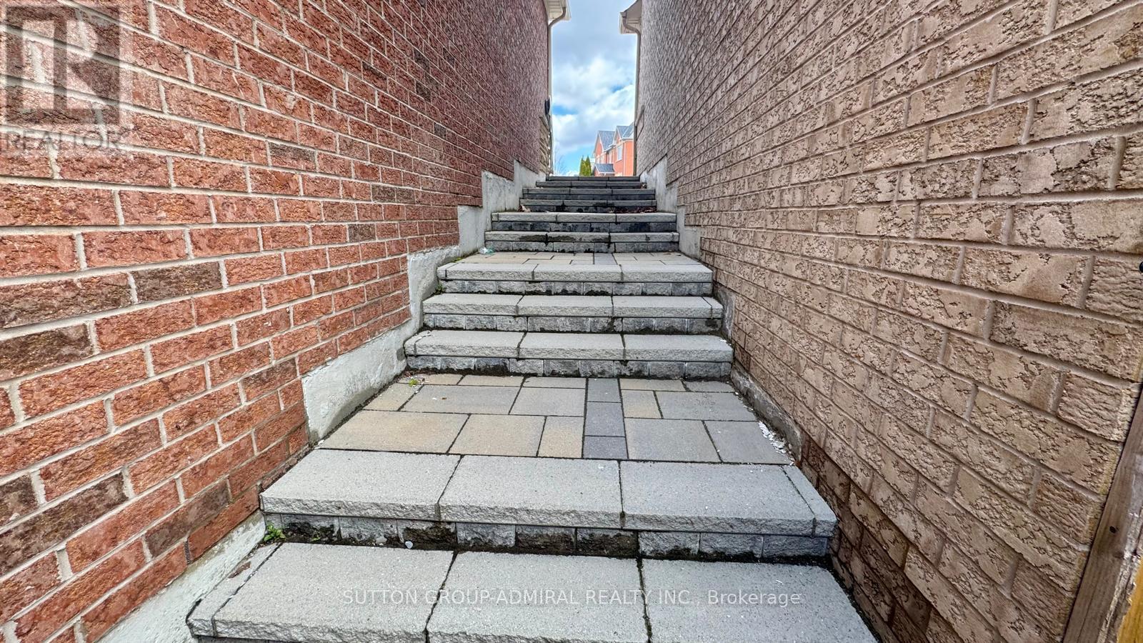 Basement - 28 Dovetail Drive, Richmond Hill, Ontario  L4E 5A9 - Photo 3 - N12968690