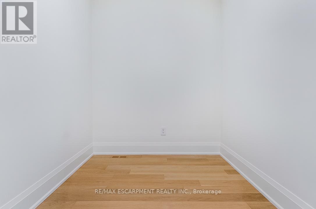 2354 Eighth Line, Oakville, Ontario  L6H 7E6 - Photo 30 - W12905772