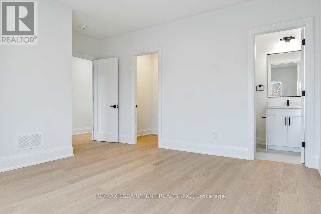 2354 Eighth Line, Oakville, Ontario  L6H 7E6 - Photo 39 - W12905772